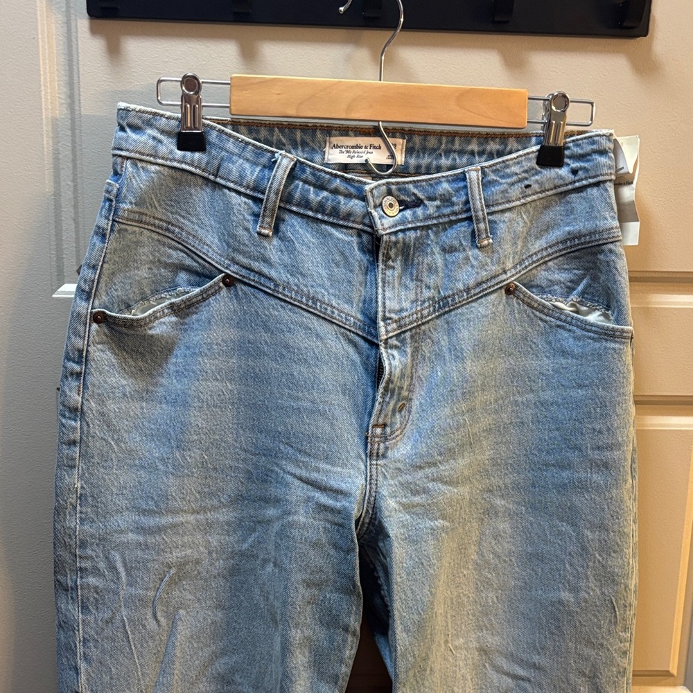 NWT Abercrombie and Fitch Curve Love  Jeans